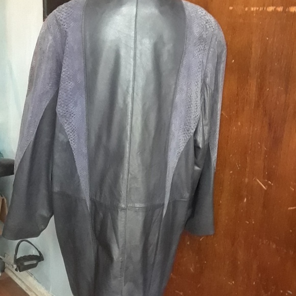 Beautiful Leather Coat, size L - Picture 4 of 7